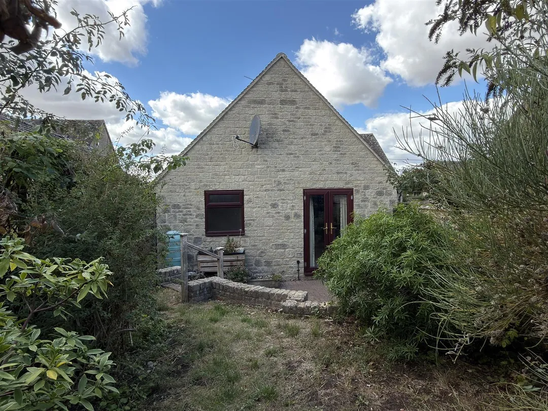 https://mr0.homeflow-assets.co.uk/files/photo/image/48177/5348/_x_/nilwIYTLxEOkBOlyuAfY6A.jpg