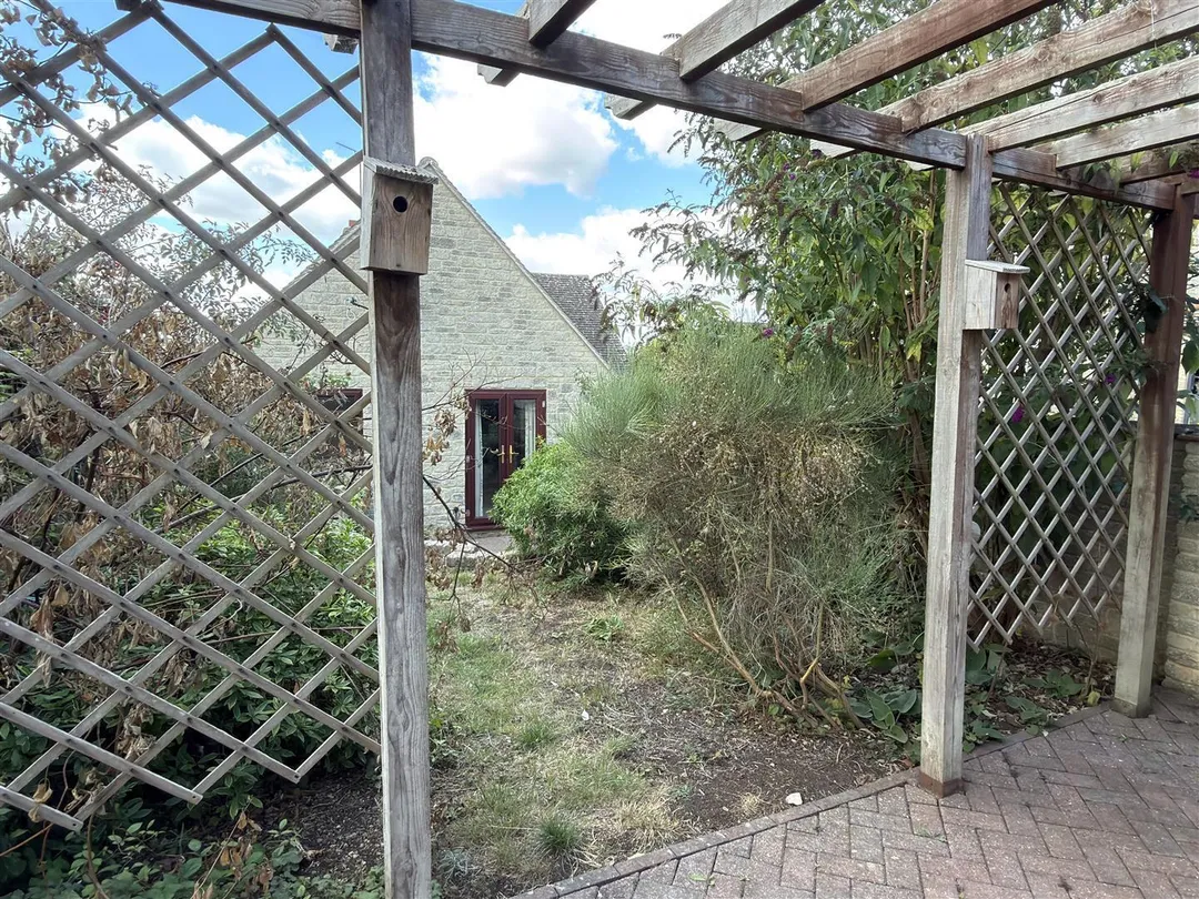 https://mr0.homeflow-assets.co.uk/files/photo/image/48177/5349/_x_/whxgyA6VRUWblWvMlmgdLg.jpg