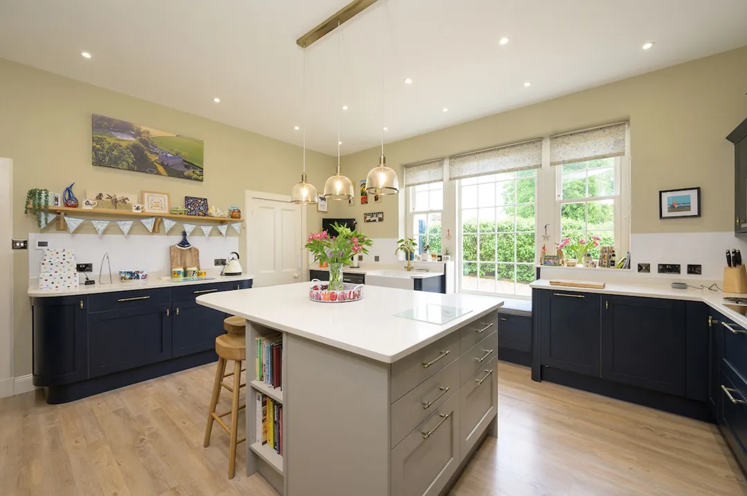 https://mr0.homeflow-assets.co.uk/files/photo/image/48179/7485/_x_/Cakemuir-INTERIOR-58.jpg