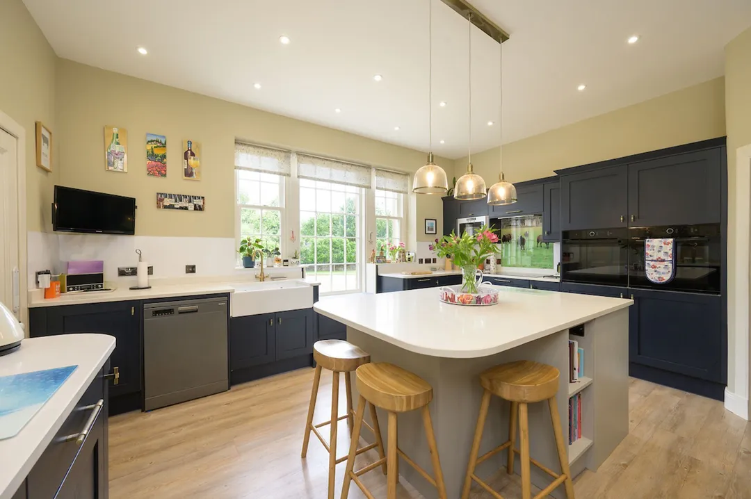 https://mr0.homeflow-assets.co.uk/files/photo/image/48179/7487/_x_/Cakemuir-INTERIOR-56.jpg