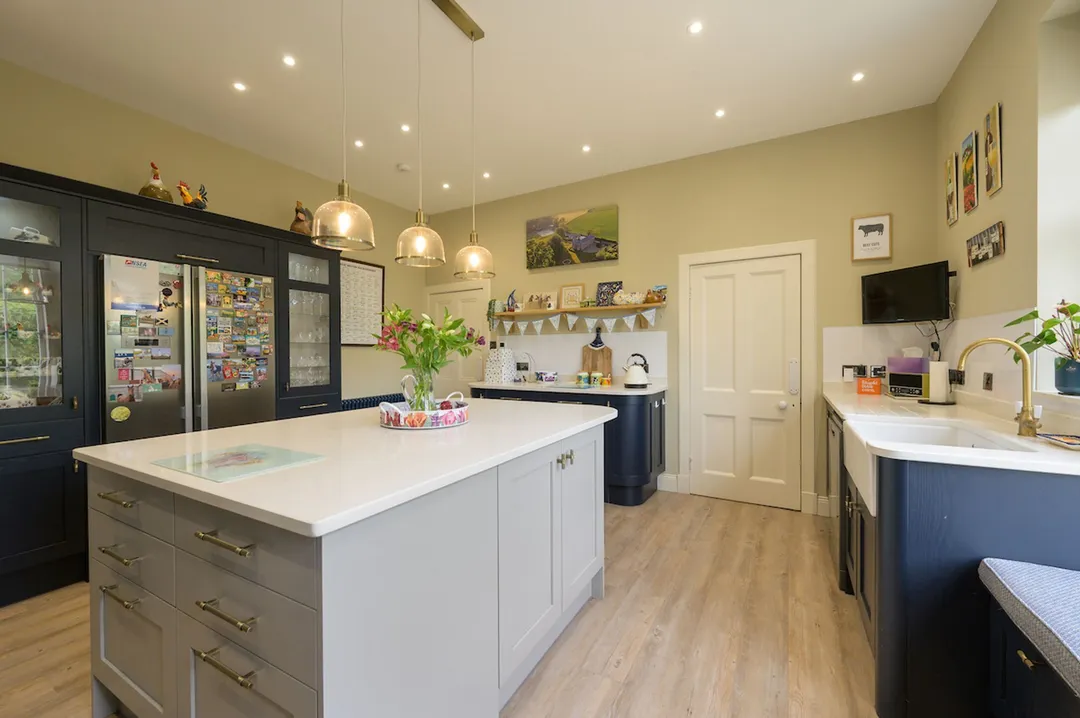 https://mr0.homeflow-assets.co.uk/files/photo/image/48179/7488/_x_/Cakemuir-INTERIOR-62.jpg