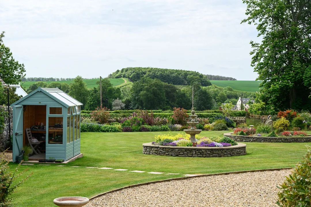 https://mr0.homeflow-assets.co.uk/files/photo/image/48179/7490/_x_/Cakemuir-EXT-87.jpg