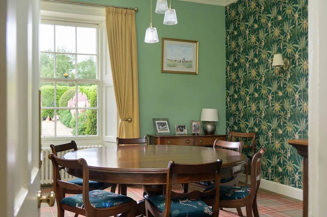 https://mr0.homeflow-assets.co.uk/files/photo/image/48179/7492/_x_/Cakemuir-INTERIOR-46.jpg