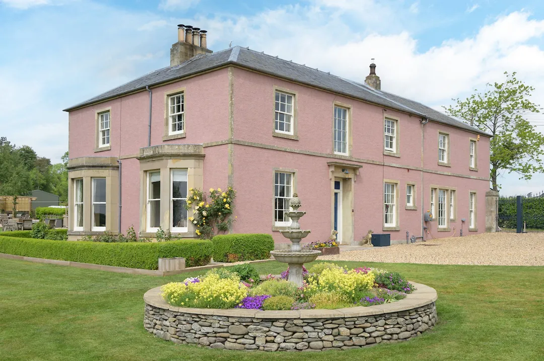 https://mr0.homeflow-assets.co.uk/files/photo/image/48179/7496/_x_/Cakemuir-EXT-46.jpg
