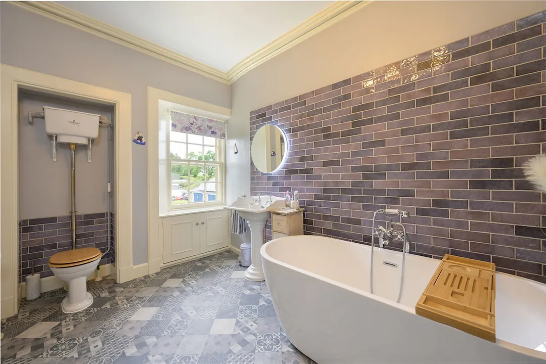 https://mr0.homeflow-assets.co.uk/files/photo/image/48179/7509/_x_/Cakemuir-INTERIOR-129.jpg