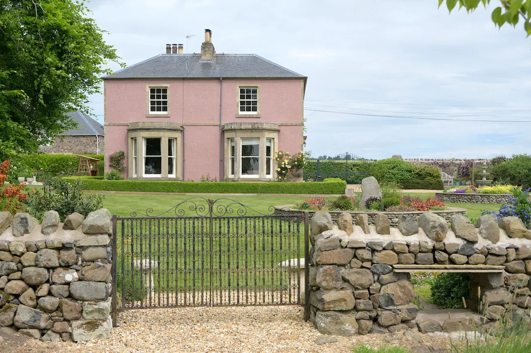 https://mr0.homeflow-assets.co.uk/files/photo/image/48179/7518/_x_/Cakemuir-EXT-53.jpg