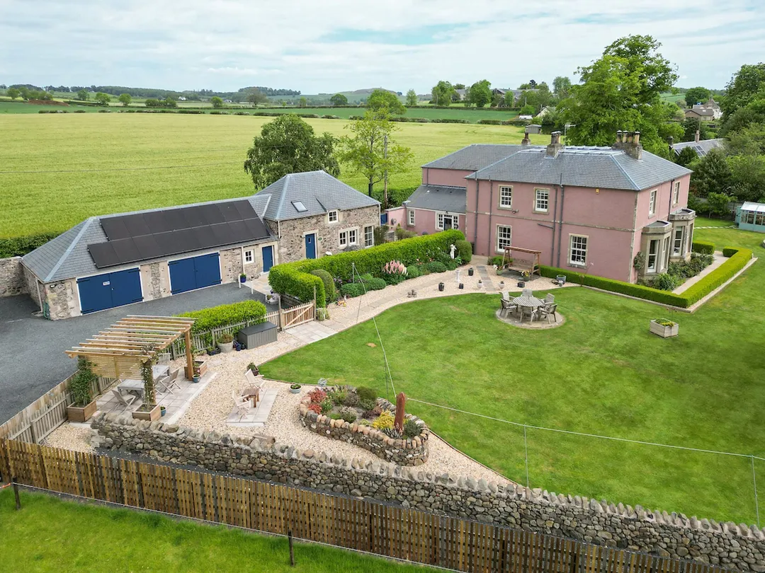 https://mr0.homeflow-assets.co.uk/files/photo/image/48179/7525/_x_/Cakemuir-DRONE-12.jpg