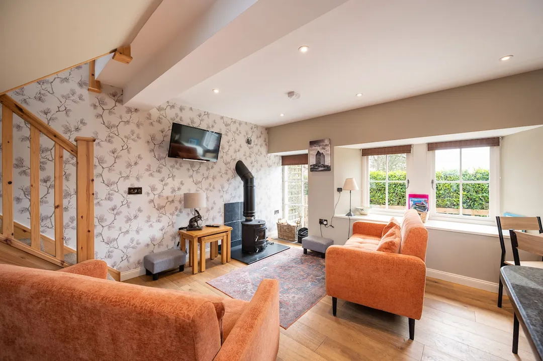 https://mr0.homeflow-assets.co.uk/files/photo/image/48179/7528/_x_/GroomsCottageCakemuir-110.jpg