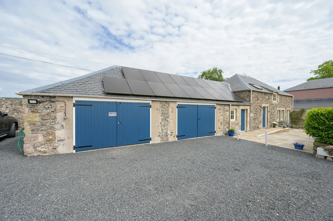 https://mr0.homeflow-assets.co.uk/files/photo/image/48179/7533/_x_/Cakemuir-GROOMSCOTTAGE-2.jpg