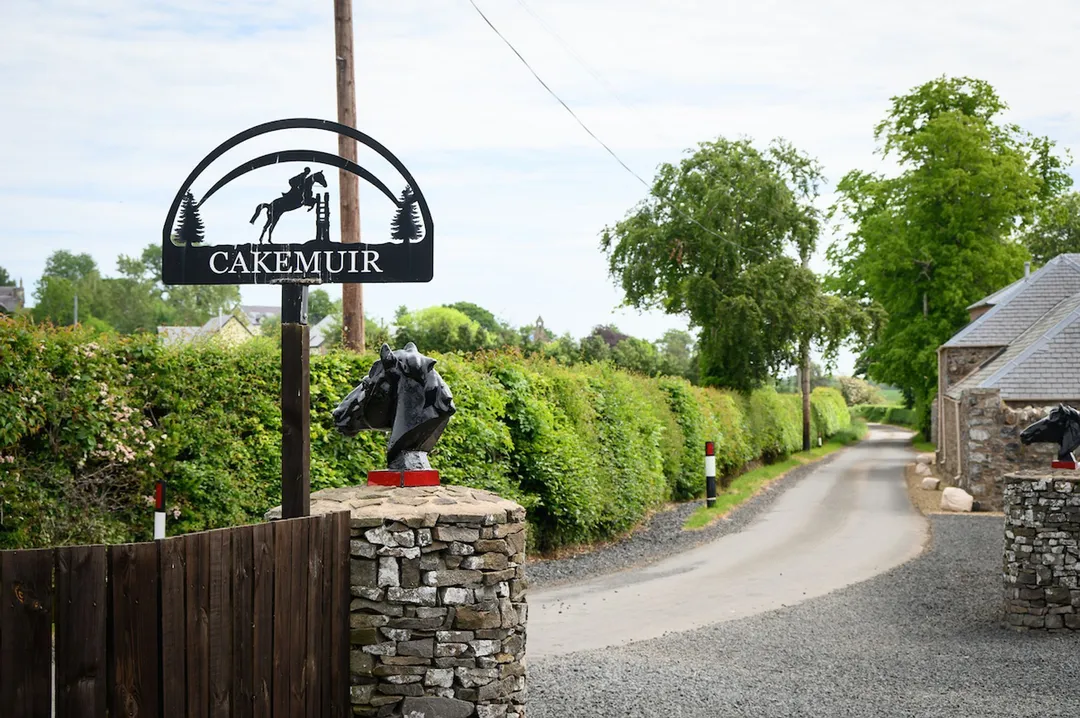 https://mr0.homeflow-assets.co.uk/files/photo/image/48179/7534/_x_/Cakemuir-STABLES-1.jpg