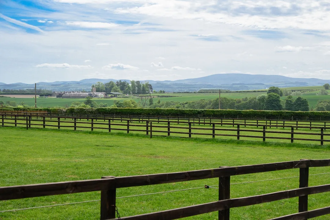 https://mr0.homeflow-assets.co.uk/files/photo/image/48179/7539/_x_/Cakemuir-STABLES-49.jpg