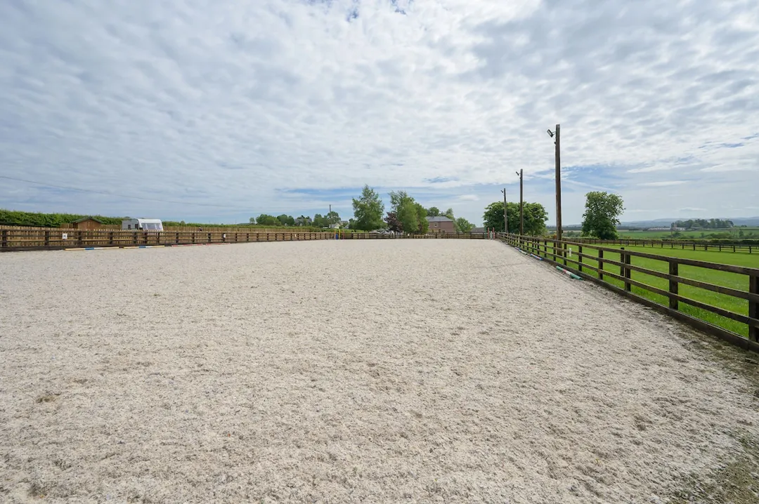 https://mr0.homeflow-assets.co.uk/files/photo/image/48179/7545/_x_/Cakemuir-STABLES-18.jpg