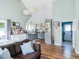 Beanacre Road, Melksham thumb 2