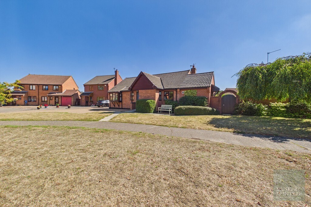 Hawthorne Close, Loddon Image 2
