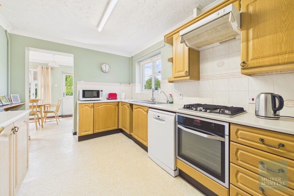 Hawthorne Close, Loddon Image 4