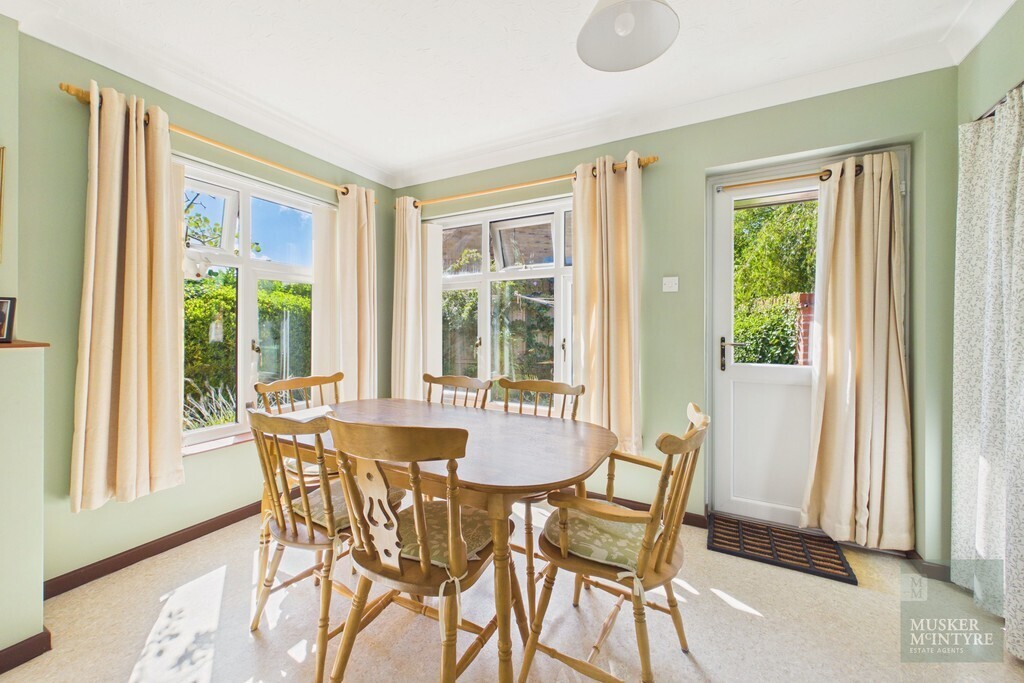 Hawthorne Close, Loddon Image 7