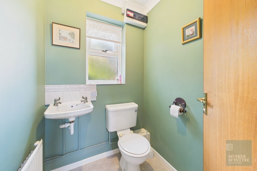 Hawthorne Close, Loddon Image 8