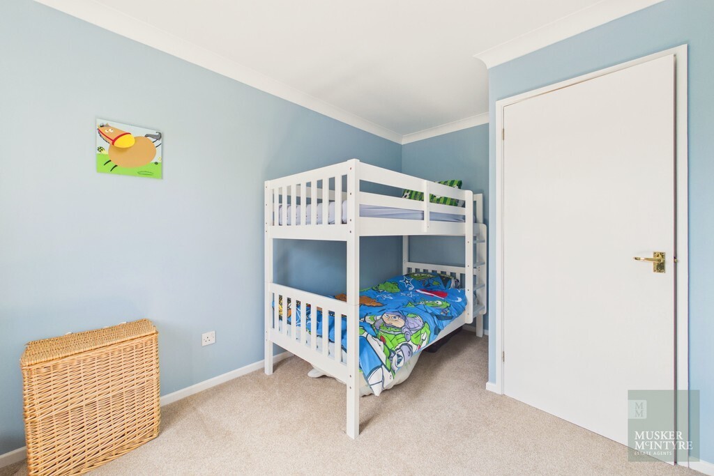 Hawthorne Close, Loddon Image 11