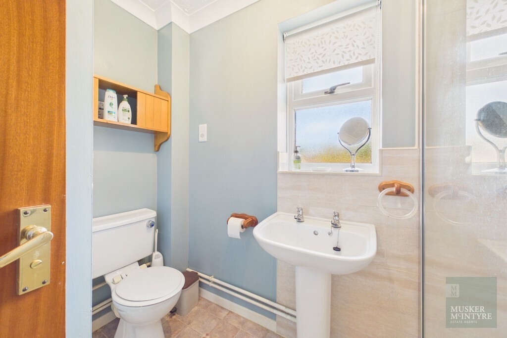 Hawthorne Close, Loddon Image 13