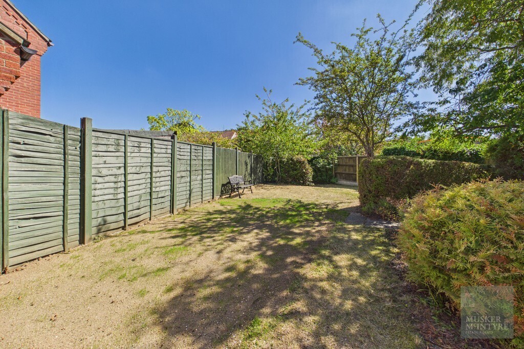 Hawthorne Close, Loddon Image 14