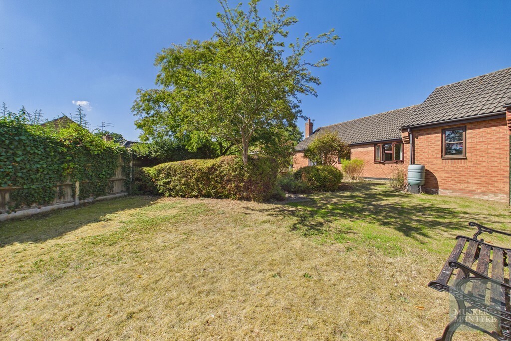 Hawthorne Close, Loddon Image 15