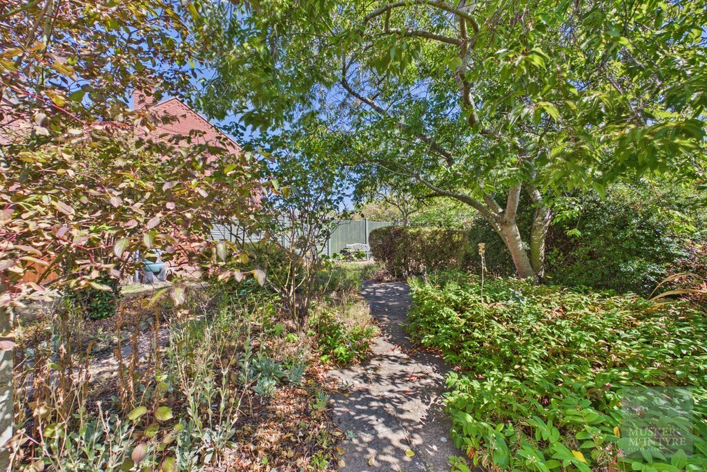 Hawthorne Close, Loddon Image 16