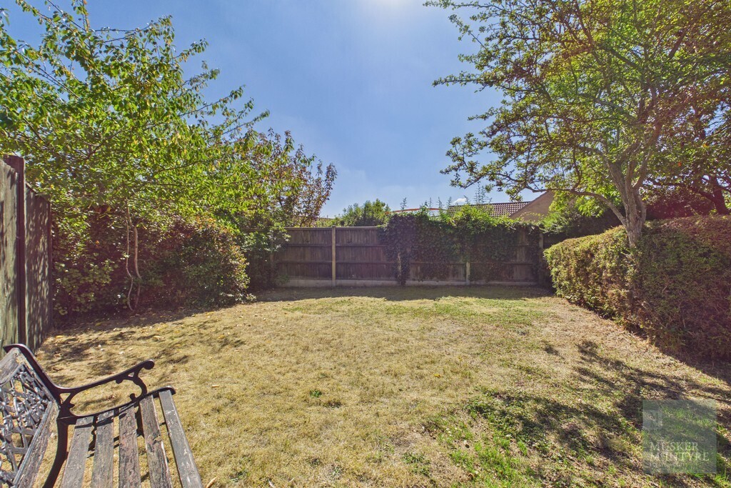 Hawthorne Close, Loddon Image 19