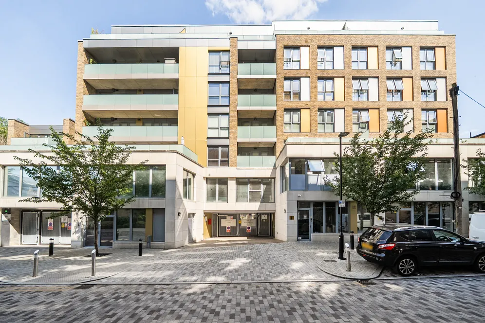 Cross Lane, London, N8 photo 7