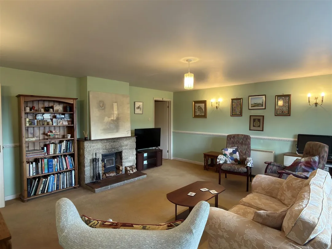 https://mr0.homeflow-assets.co.uk/files/photo/image/48180/4331/_x_/tea8SwCJJkKryCyREdo7Sg.jpg