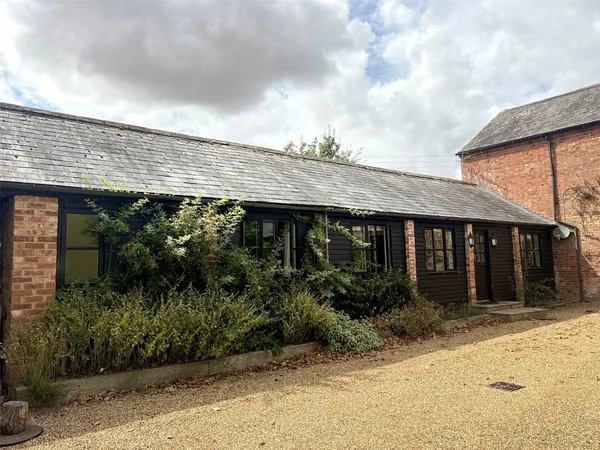 Shrob Lodge, Old Stratford, MK19 photo 1