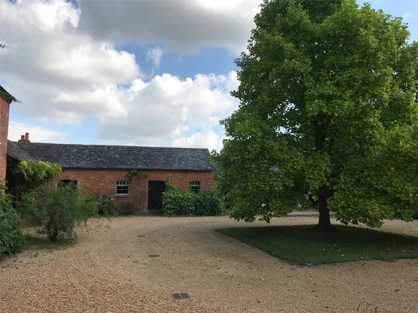 Shrob Lodge, Old Stratford, MK19 photo 2