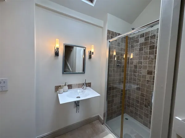 Shrob Lodge, Old Stratford, MK19 photo 8