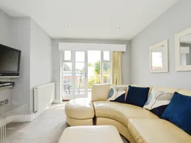 Fullers Grove, Chesham thumb 3
