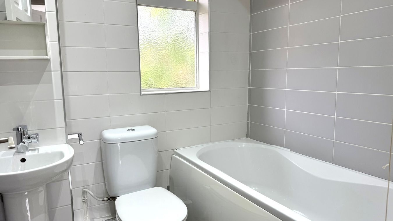 Red Rose, Binfield, RG42 Image 5