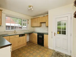 Maple Grove, Bawtry, DONCASTER thumb 2