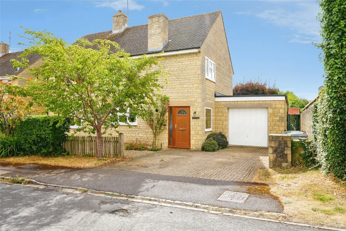 Meadow Lane, Shipton-under-Wychwood, Chipping Norton, Oxfordshire, OX7