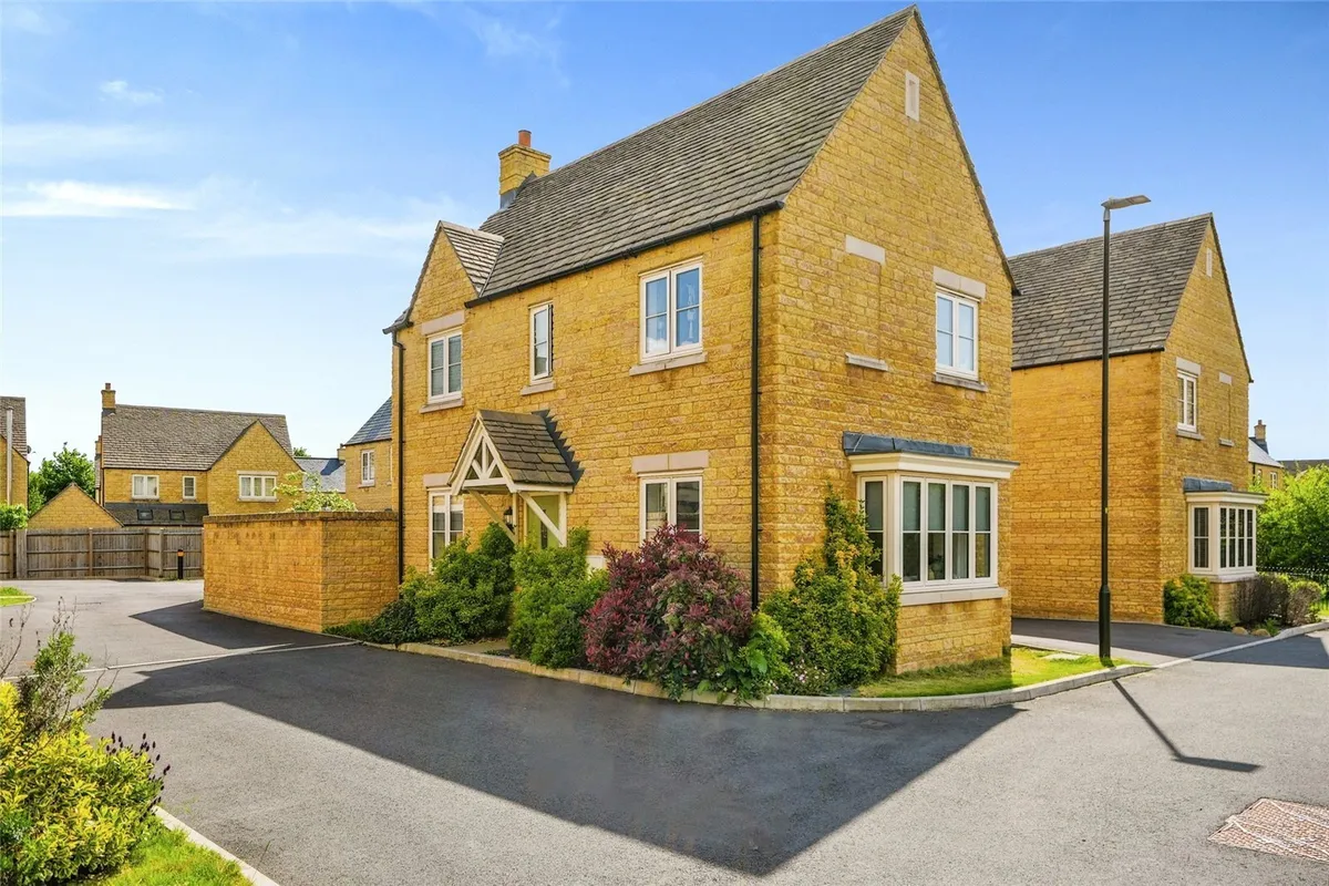 Robin Close, Bourton-on-the-water, Cheltenham, GL54