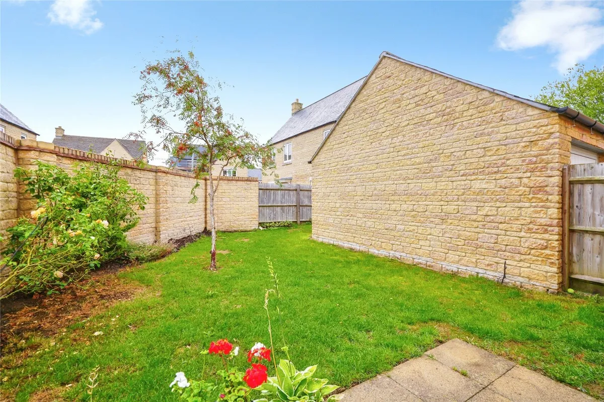 Robin Close, Bourton-on-the-water, Cheltenham, GL54
