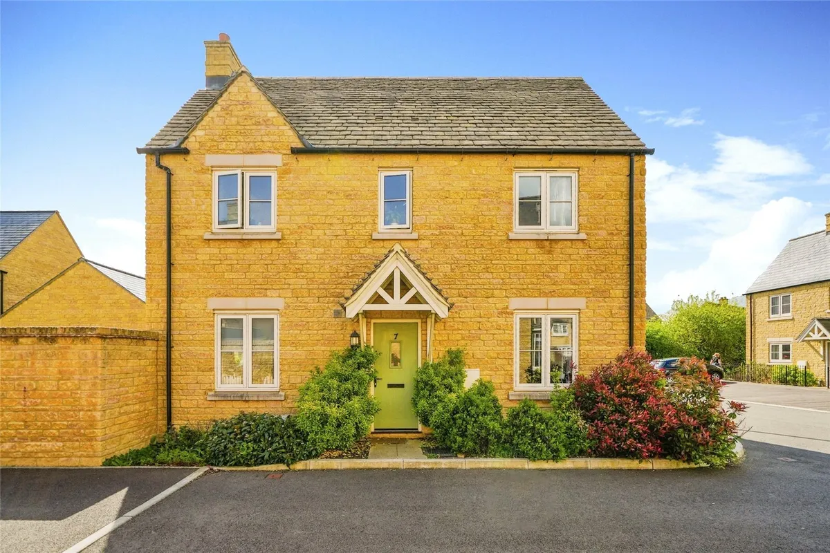 Robin Close, Bourton-on-the-water, Cheltenham, GL54