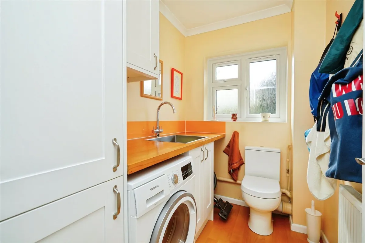 Meadow Lane, Shipton-under-Wychwood, Chipping Norton, Oxfordshire, OX7
