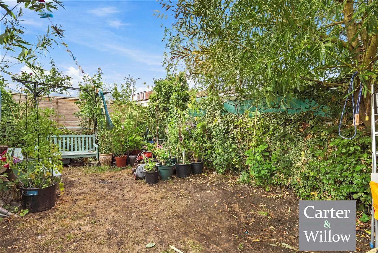 Thompson Road, Dagenham, Essex Image 16