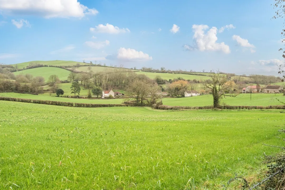 https://mr0.homeflow-assets.co.uk/files/photo/image/48181/6945/_x_/53513578.jpg