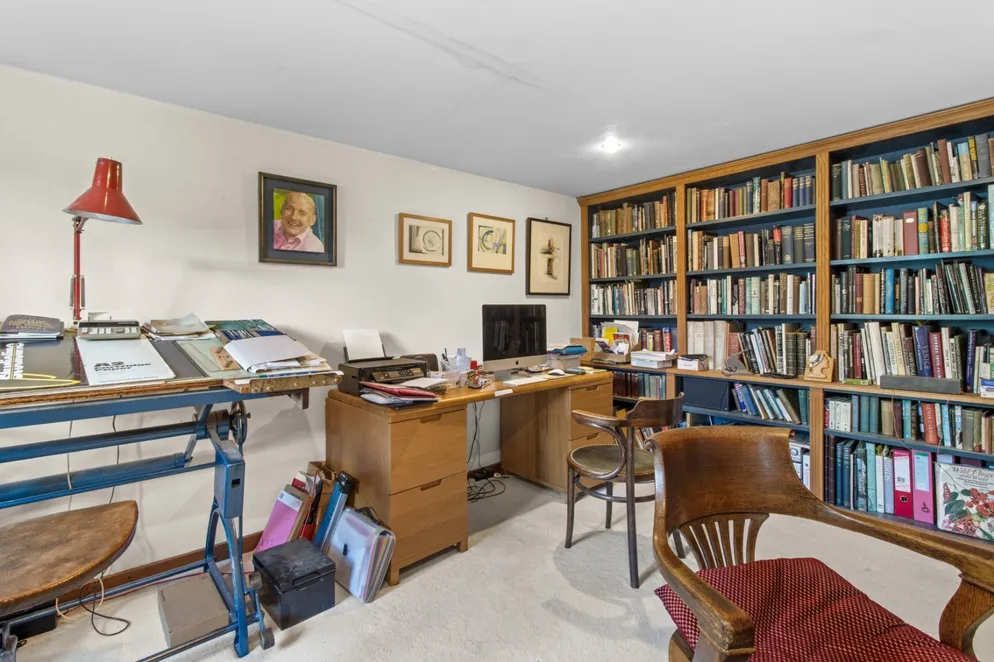 Property carousel item 13