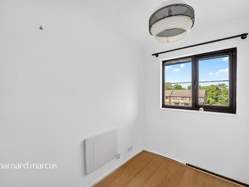 Lowry Crescent, Mitchamphoto