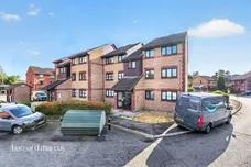 Lowry Crescent, Mitcham