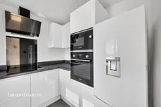 Lowry Crescent, Mitcham