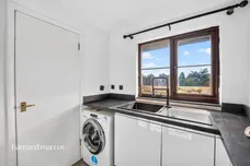 Lowry Crescent, Mitcham
