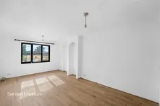 Lowry Crescent, Mitcham