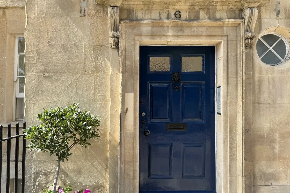 Queens Parade, Bath