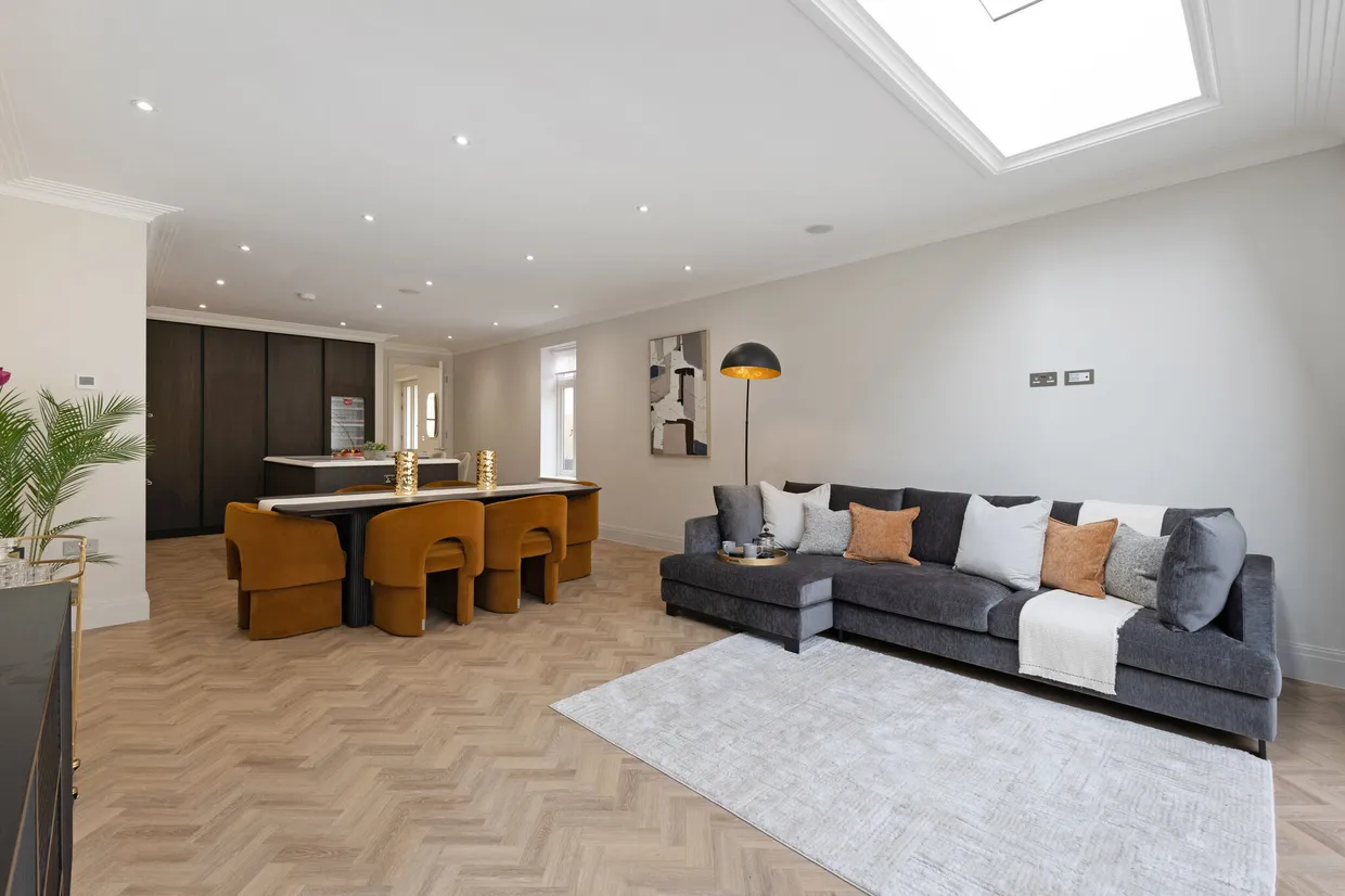 No. 3 Ronmar Place, Oxshott, KT22 photo 6